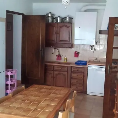 With 5 Bedrooms In With Wonderful Sea View Private Pool Enclosed Garden 1 Km From The Beach